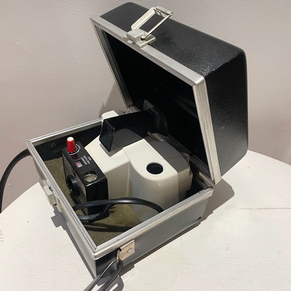 Vintage 60s Polaroid Model 20 "Swinger" Land Camera and Black Case - Picture 12 of 16